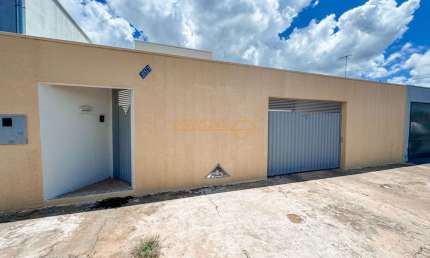 Casa com 2 quartos à venda no Jóquei Clube, Araguari 