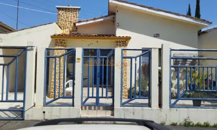 Casa com 2 quartos à venda no Centro, Araguari 