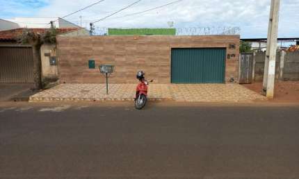 Casa com 3 quartos à venda no Beatriz, Araguari 