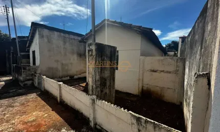 Casa com 1 quarto à venda no Centro, Araguari 