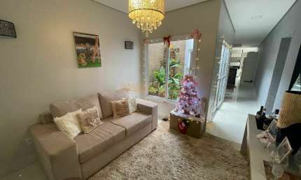 Casa para Venda, Araguari / MG, bairro Goiás, 4 dormitórios, 2 suítes, 4 banheiros, 5 vagas de garagens, área construída 288,00 m², terreno 300,00 m²