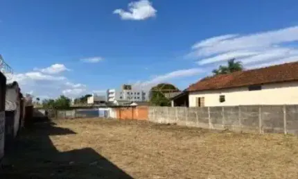 Terreno à venda no Centro, Araguari 