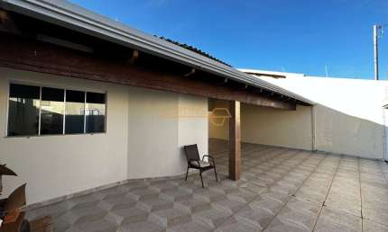 Casa com 3 quartos à venda no Santiago, Araguari 