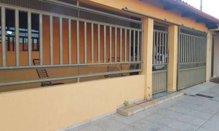 Casa com 3 quartos à venda no Goiás, Araguari 