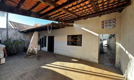 Casa com 3 quartos à venda na 1, 1, Goiás, Araguari