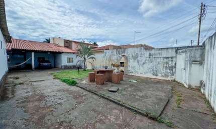 Casa com 3 quartos à venda no Jardim Regina, Araguari 