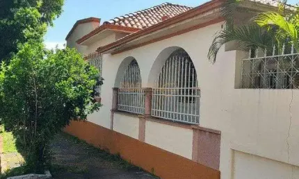 Casa com 3 quartos à venda no Centro, Araguari 