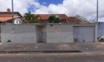 Casa com 3 quartos à venda no Santiago, Araguari 