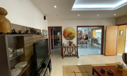 Casa à venda no bairro Jardim Interlagos I - Araguari/MG