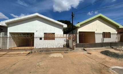 Casa com 3 quartos à venda na Avenida Belchior De Godoy, 1, Goiás, Araguari