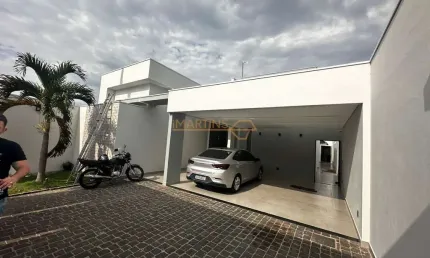 Casa à venda no bairro Jardim Interlagos II - Araguari/MG