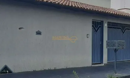 Casa com 3 quartos à venda no Centro, Araguari 