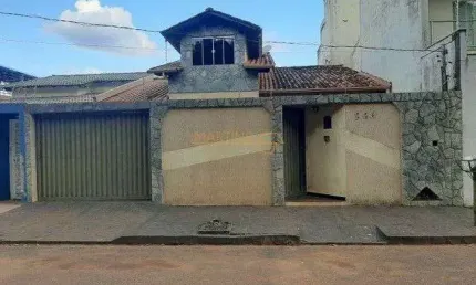 Casa à venda no bairro Jardim Milenium - Araguari/MG