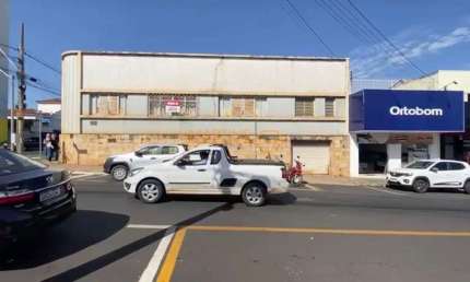 Sala comercial à venda no bairro Centro - Araguari/MG