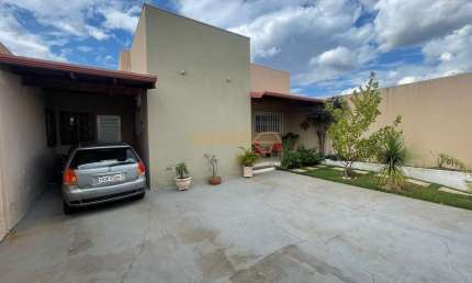 Casa à venda no bairro Jardim Interlagos III - Araguari/MG