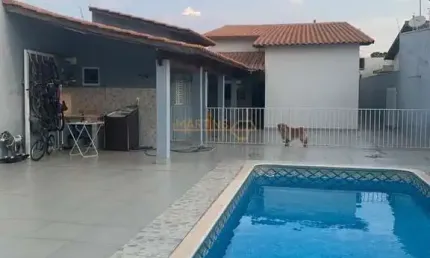 Casa com 3 quartos à venda no Jóquei Clube, Araguari 