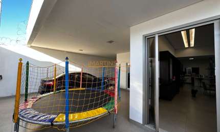 Casa com 3 quartos à venda no Santiago, Araguari 