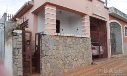 Casa com 3 quartos à venda no Centro, Araguari 