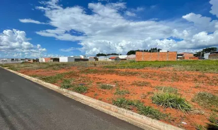 Terreno à venda no bairro Jardim Botanico - Araguari/MG