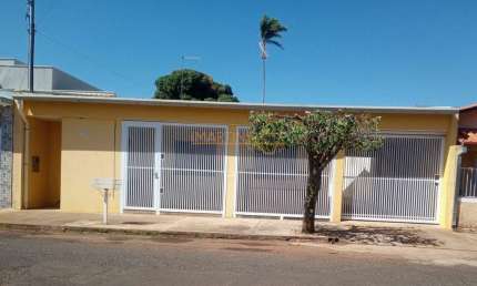 Casa com 3 quartos à venda no Jardim Regina, Araguari 