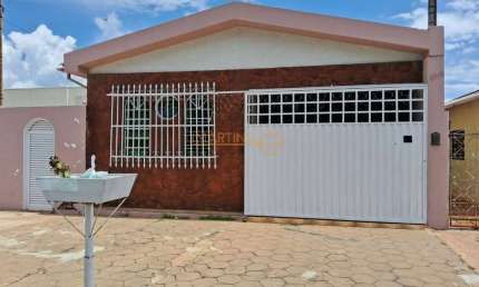 Casa com 3 quartos à venda na Praça Gaioso Neves, Centro, Araguari