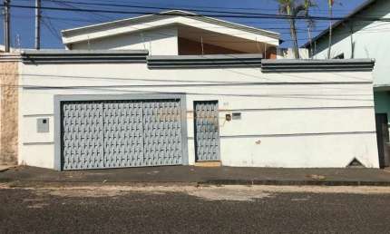 Casa à venda no bairro Daniel Fonseca - Uberlândia/MG