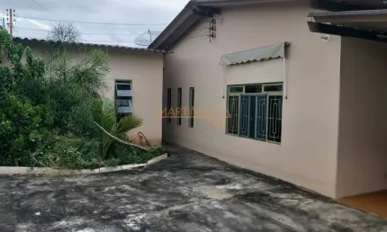 Casa com 3 quartos à venda no Sibipiruna, Araguari 