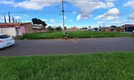 Terreno à venda na Praça Gaioso Neves, Brasília, Araguari