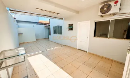 Casa com 3 quartos à venda no Centro, Araguari 