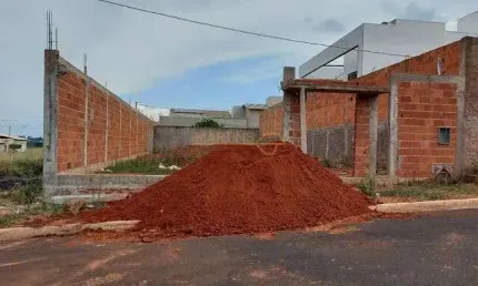 Terreno à venda no bairro Jardim Interlagos III - Araguari/MG