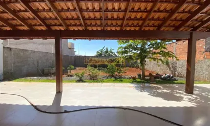 Casa com 3 quartos à venda no Jóquei Clube, Araguari 