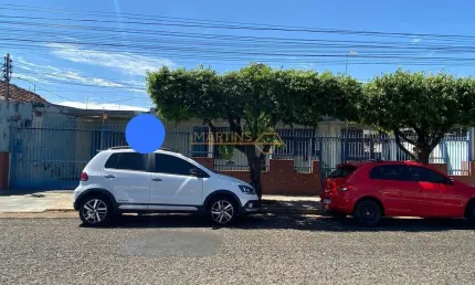 Casa com 3 quartos à venda no Centro, Araguari 