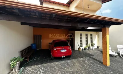 Casa com 3 quartos à venda na 1, 1, Industrial, Araguari