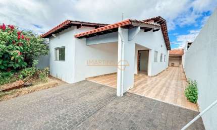 Casa com 4 quartos à venda na Praça Gaioso Neves, Aeroporto, Araguari