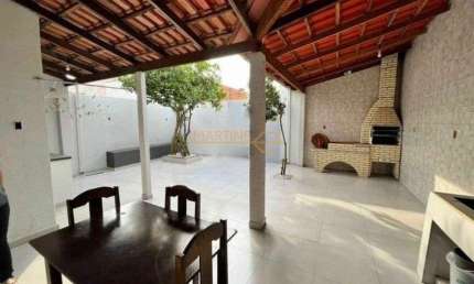 Casa à venda no bairro Residencial Madri - Araguari/MG