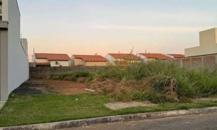 Terreno à venda no bairro Jóquei Clube - Araguari/MG