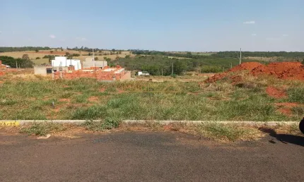 Terreno à venda na Praça Gaioso Neves, Bosque, Araguari