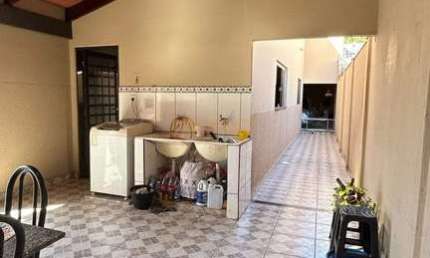 Casa com 3 quartos à venda na Praça Gaioso Neves, Jardim Milenium, Araguari