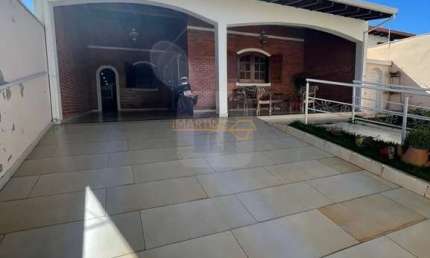 Casa com 7 quartos à venda na Praça Gaioso Neves, Rosário, Araguari