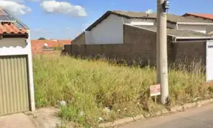 Terreno à venda na Praça Gaioso Neves, Centro, Araguari