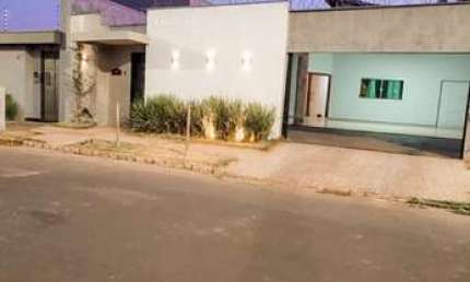 Casa com 3 quartos à venda no Santiago, Araguari 
