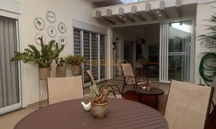 Casa à venda no bairro Jardim Interlagos I - Araguari/MG