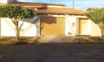 Casa com 3 quartos à venda na Praça Gaioso Neves, Jardim Milenium, Araguari