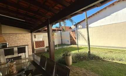 Casa com 4 quartos à venda na Praça Gaioso Neves, Centro, Araguari