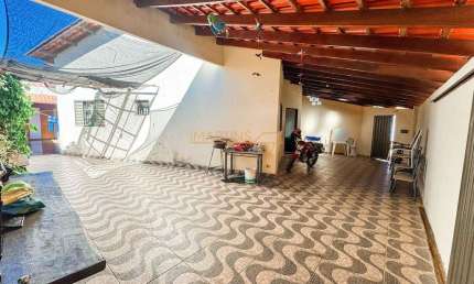 Casa com 2 quartos à venda na Praça Gaioso Neves, Santiago, Araguari