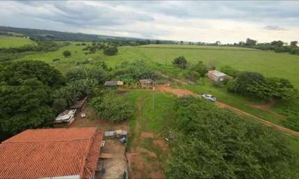 Fazenda à venda na Praça Gaioso Neves, Centro, Araguari