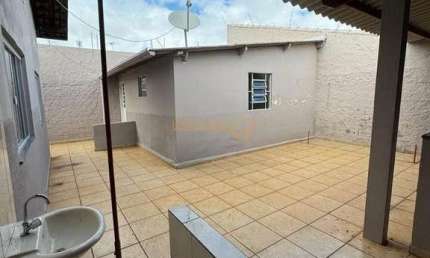 Casa com 4 quartos à venda na Praça Gaioso Neves, Industrial, Araguari