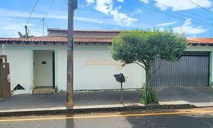 Casa com 3 quartos à venda na Praça Gaioso Neves, Centro, Araguari