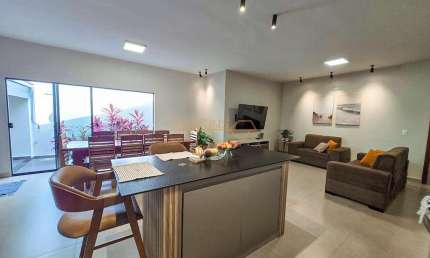 Casa com 3 quartos à venda no Centro, Araguari 