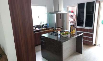 Casa com 4 quartos à venda na Rua Antônio Lemos da Silva, Centro, Araguari